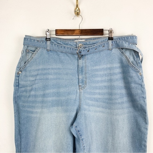 Eloquii Denim High Waisted Light Wash Belted Jeans Sz 22 - Picture 3 of 9